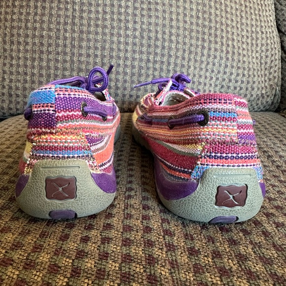 TWISTED X. Mocs. FUN, FUN, FUN SHOES! Sz 9. Purple base, bright colors. - Picture 8 of 12